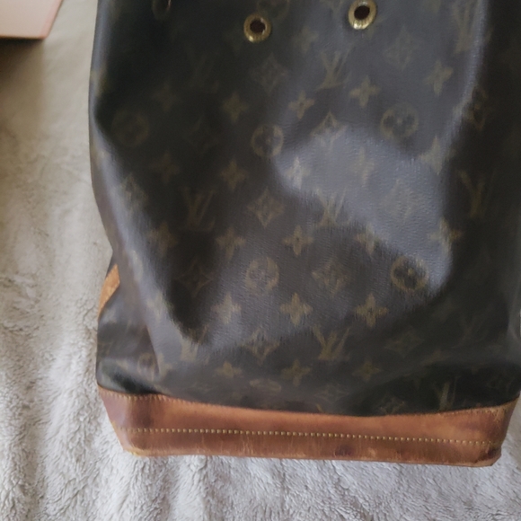 LV mono bucket bag - Picture 8 of 11